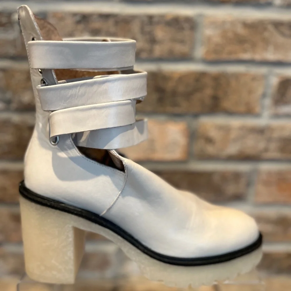 FPB2– Free People Cream Heeled Boots - Picture 4 of 8
